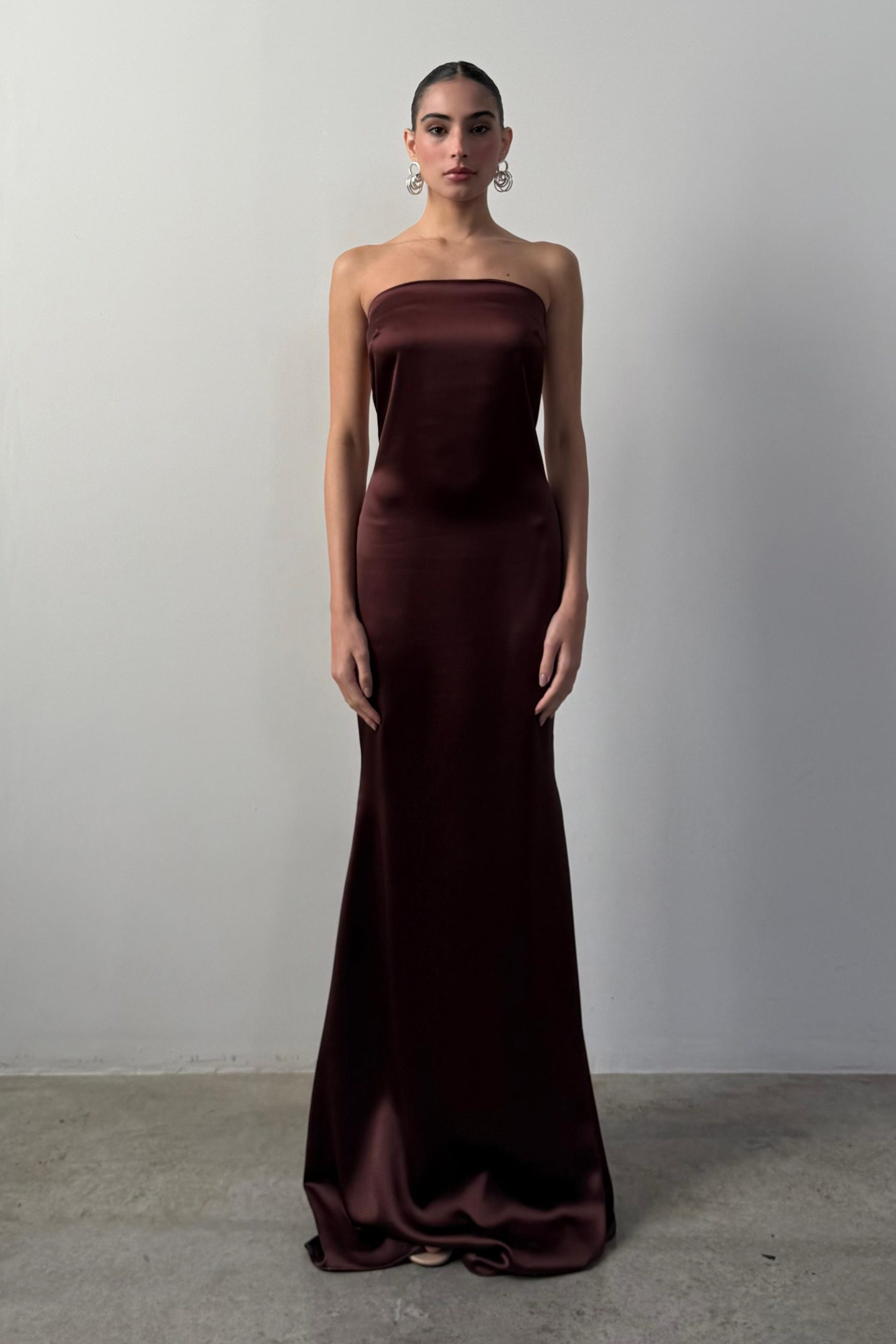 Vestido Tomara que Caia Cetim Café - SOL BRAND X THAISE JURIATTI