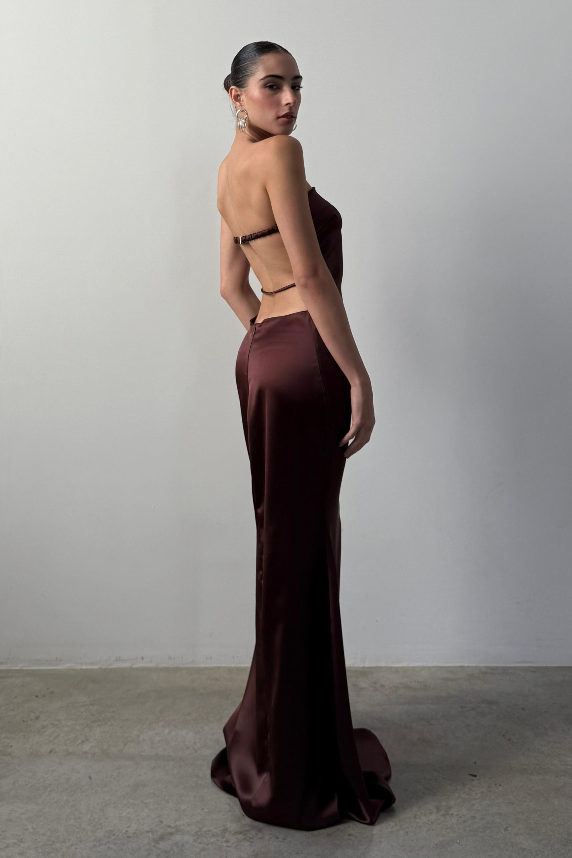 Vestido Tomara que Caia Cetim Café - SOL BRAND X THAISE JURIATTI - Image 3