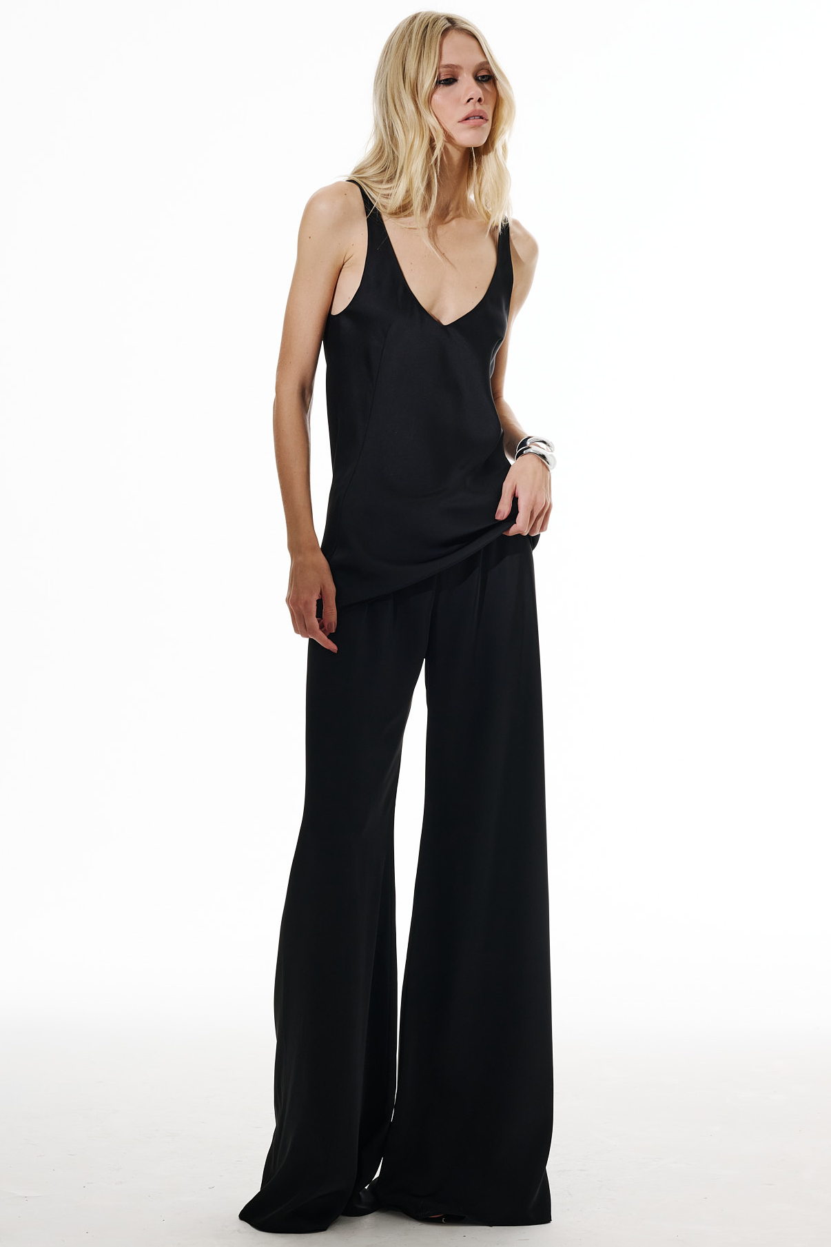 CALÇA CETIM SOL X THAISE JURIATTI PRETA